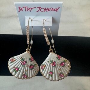 NEW Betsey Johnson Shell Yeah Flower Shell Hook Earrings